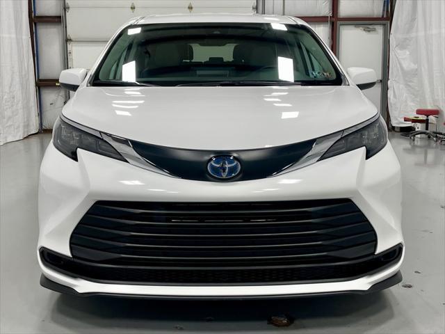 2024 toyota sienna le
