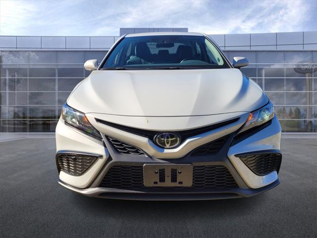 2022 toyota camry se