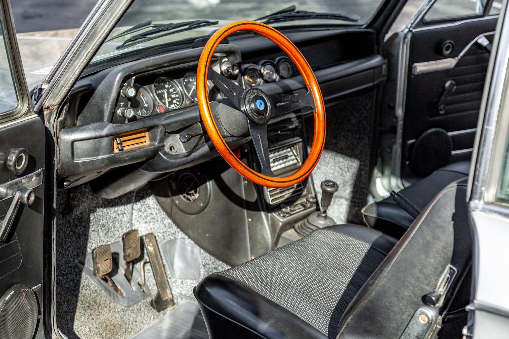 1972 bmw 2002 5-speed