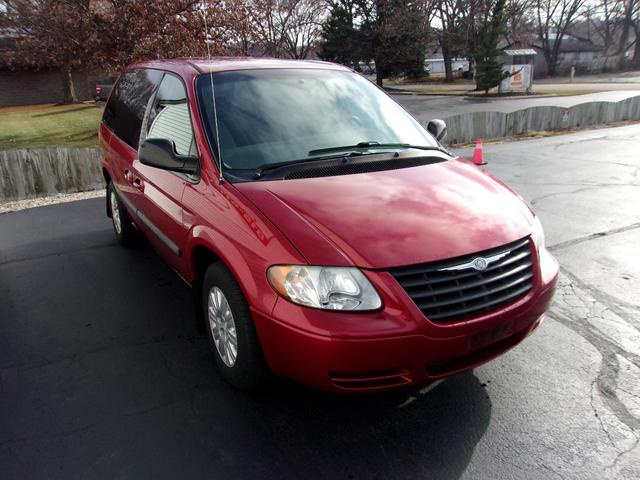 2007 chrysler town & country base