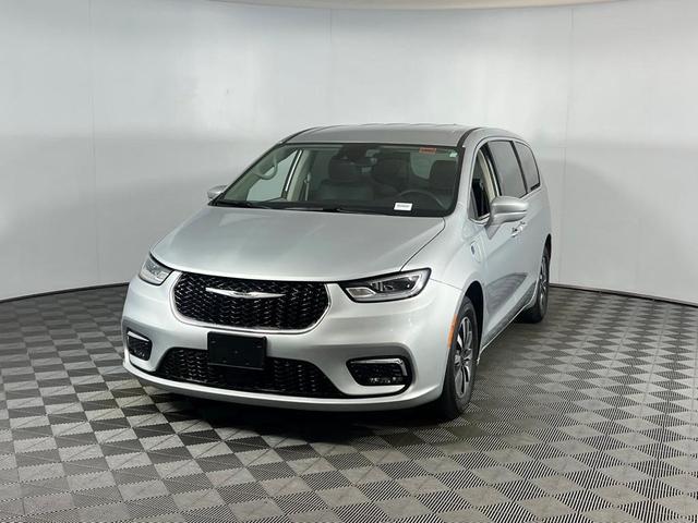2022 chrysler pacifica hybrid touring l