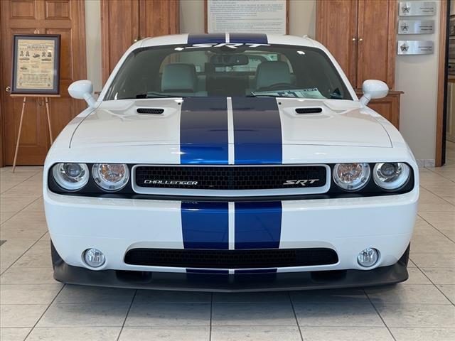2011 dodge challenger srt8