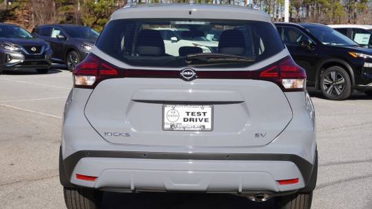 2024 Nissan Kicks sv