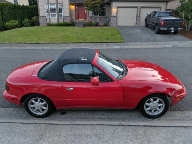 1990 red mazda miata