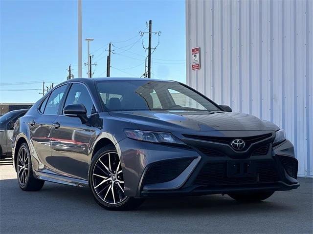 2022 toyota camry se