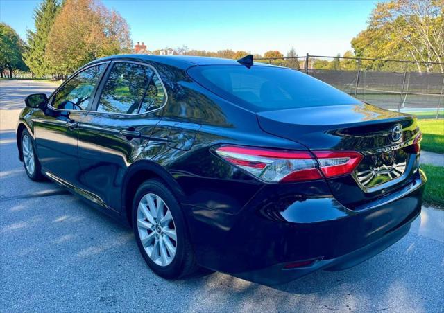 2019 toyota camry le