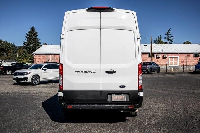 2023 ford transit-250 base
