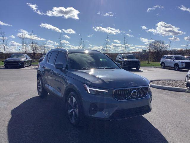 2023 volvo xc40 plus bright theme