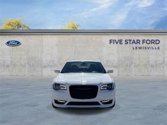 2022 chrysler 300 touring