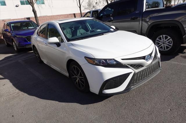 2024 toyota camry hybrid se