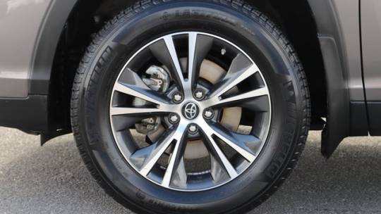 2019 toyota highlander le