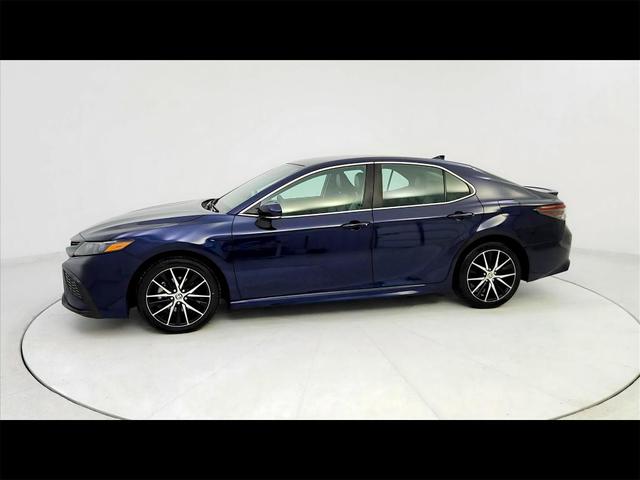 2022 toyota camry se
