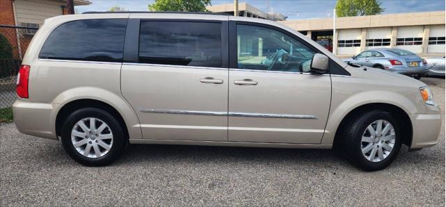 2016 chrysler town & country touring