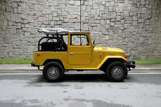 1976 toyota landcruiser fj40 | mustard yellow