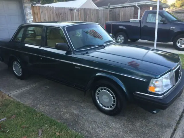 volvo 240 dl st bernard ,la 70085 good looking shape !!!
