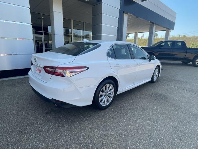 2020 toyota camry le