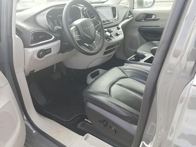 2022 chrysler pacifica touring-l