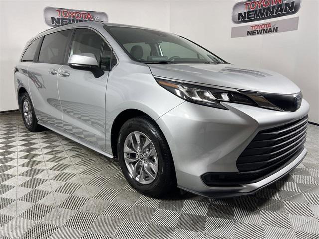 2022 toyota sienna le