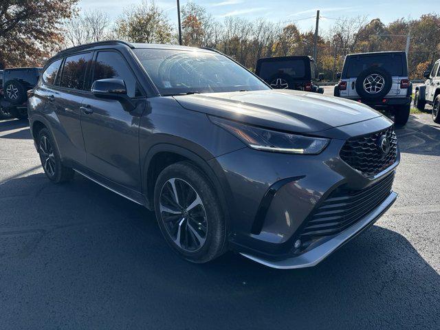 2021 toyota highlander xse
