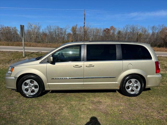 2011 chrysler town & country touring
