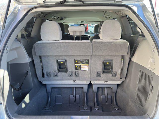 2020 toyota sienna le
