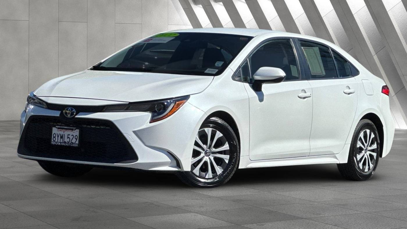 2022 toyota corolla hybrid le