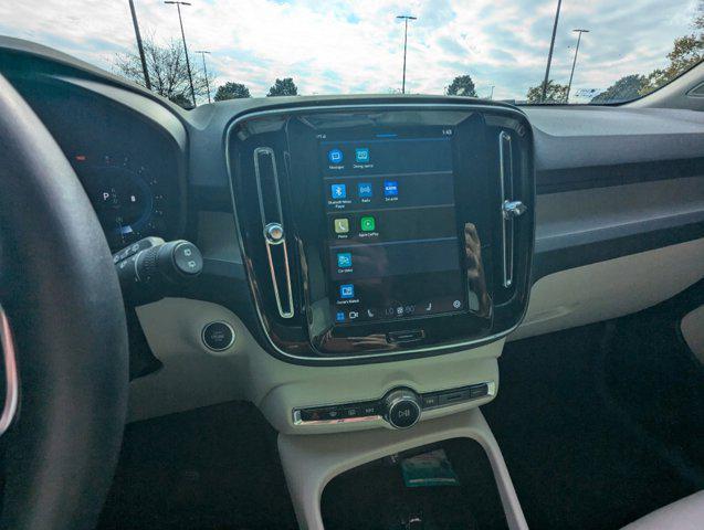 2023 volvo xc40 plus bright theme