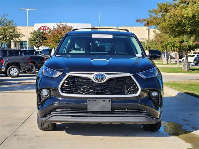 2023 toyota highlander le
