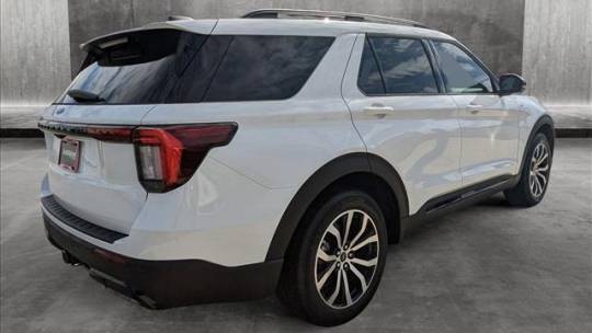 2025 Ford Explorer premium package