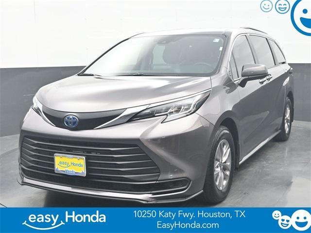 2022 toyota sienna le