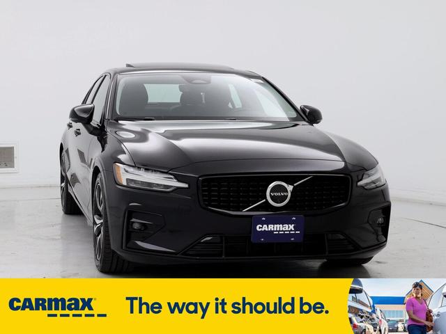 2024 volvo s60 b5 plus dark theme