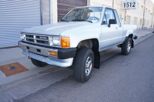 1988 toyota 4x4 pickup. 22r-e, extended cab, 55k original miles one owner!