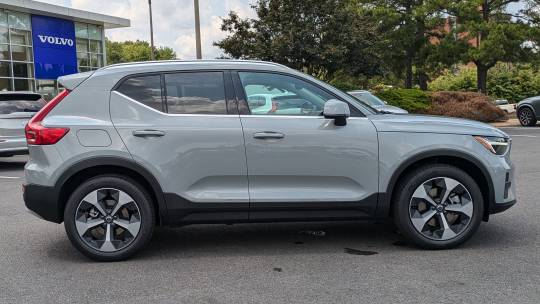 2025 Volvo XC40