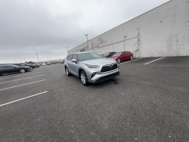 2023 toyota highlander le