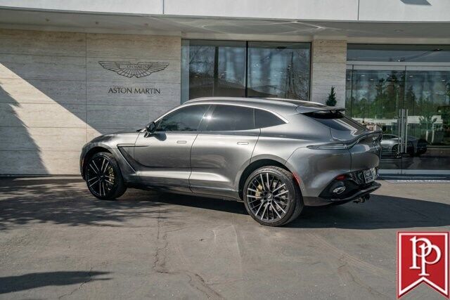 2023 aston martin dbx