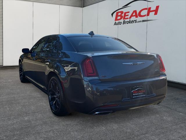 2020 chrysler 300 s