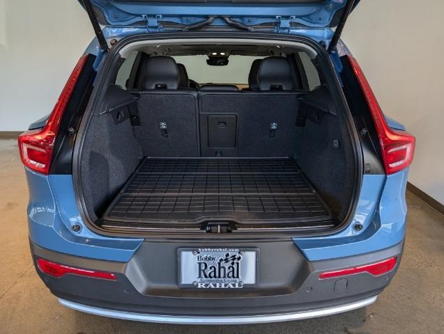 2024 volvo xc40 b5 plus bright theme