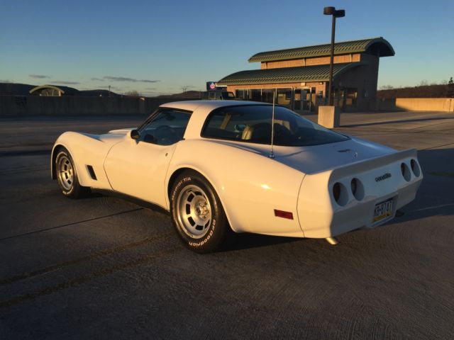 1980 chevrolet corvette coupe t-top 2-door 350 auto