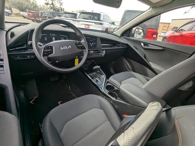 2023 kia niro lx