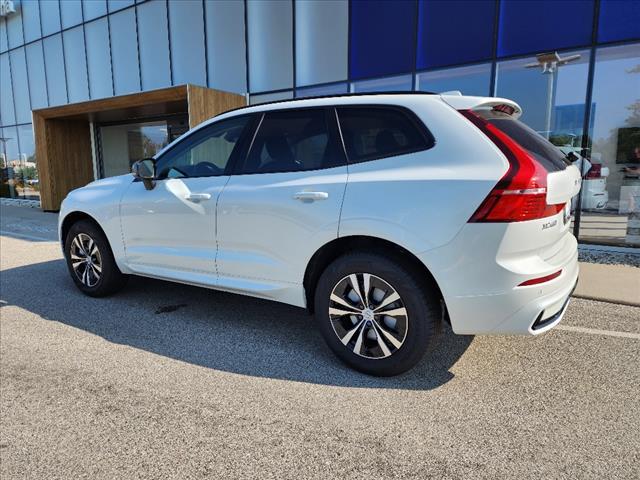 2024 volvo xc60 b5 core dark theme