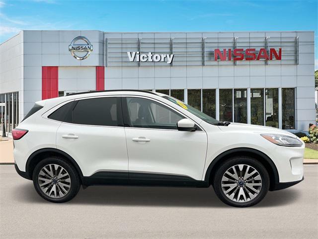 2022 ford escape titanium