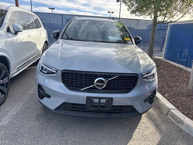 2024 volvo xc40 b5 plus dark theme
