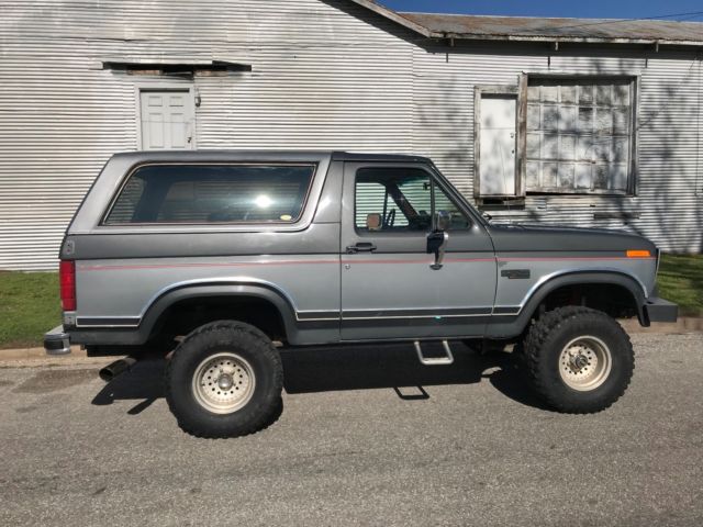 1986 ford bronco xlt efi 4x4 * lots of extras * runs great * hard & soft tops