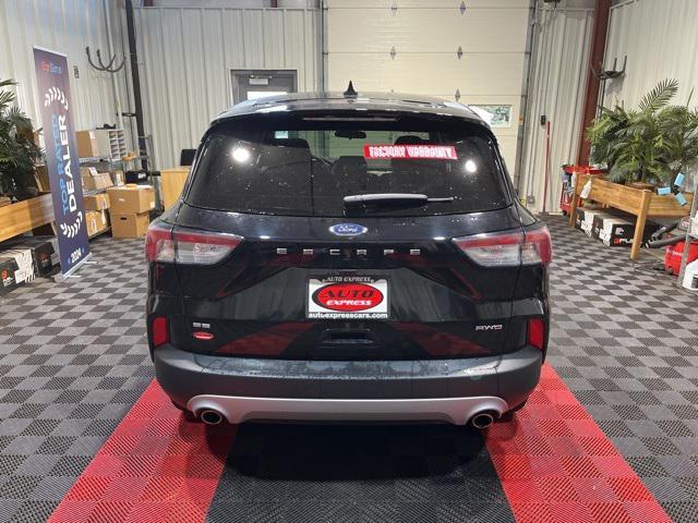 2022 ford escape se