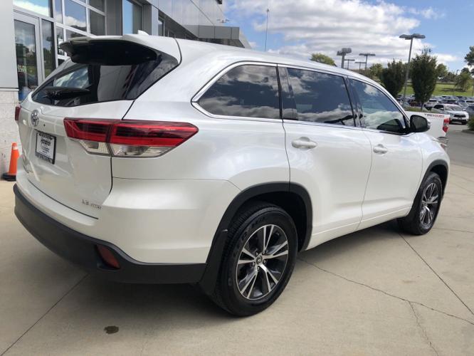 certified 2017 toyota highlander le plus v6 merriam, ks 66203 for sale in overland park, kansas