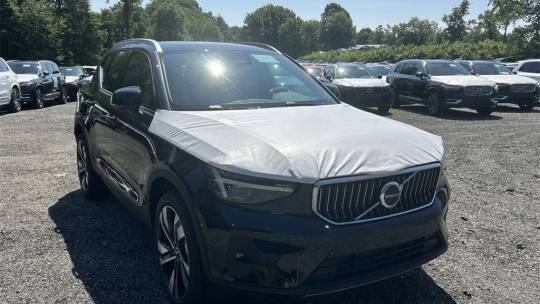 2025 Volvo XC40