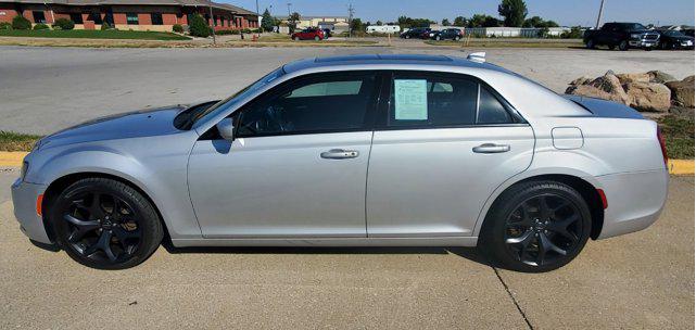 2022 chrysler 300 s