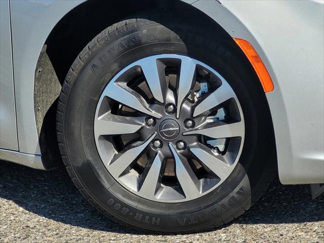 2022 chrysler pacifica hybrid touring l