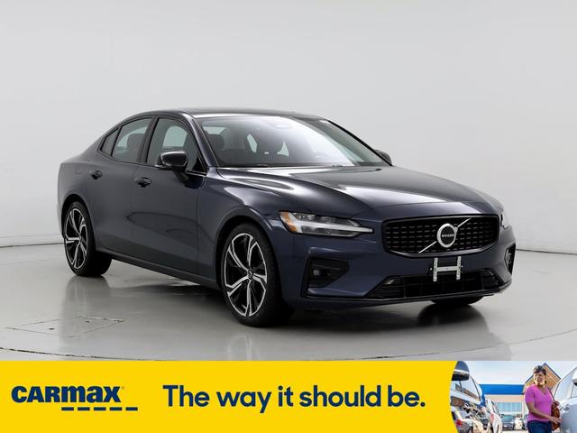2024 volvo s60 b5 core dark theme