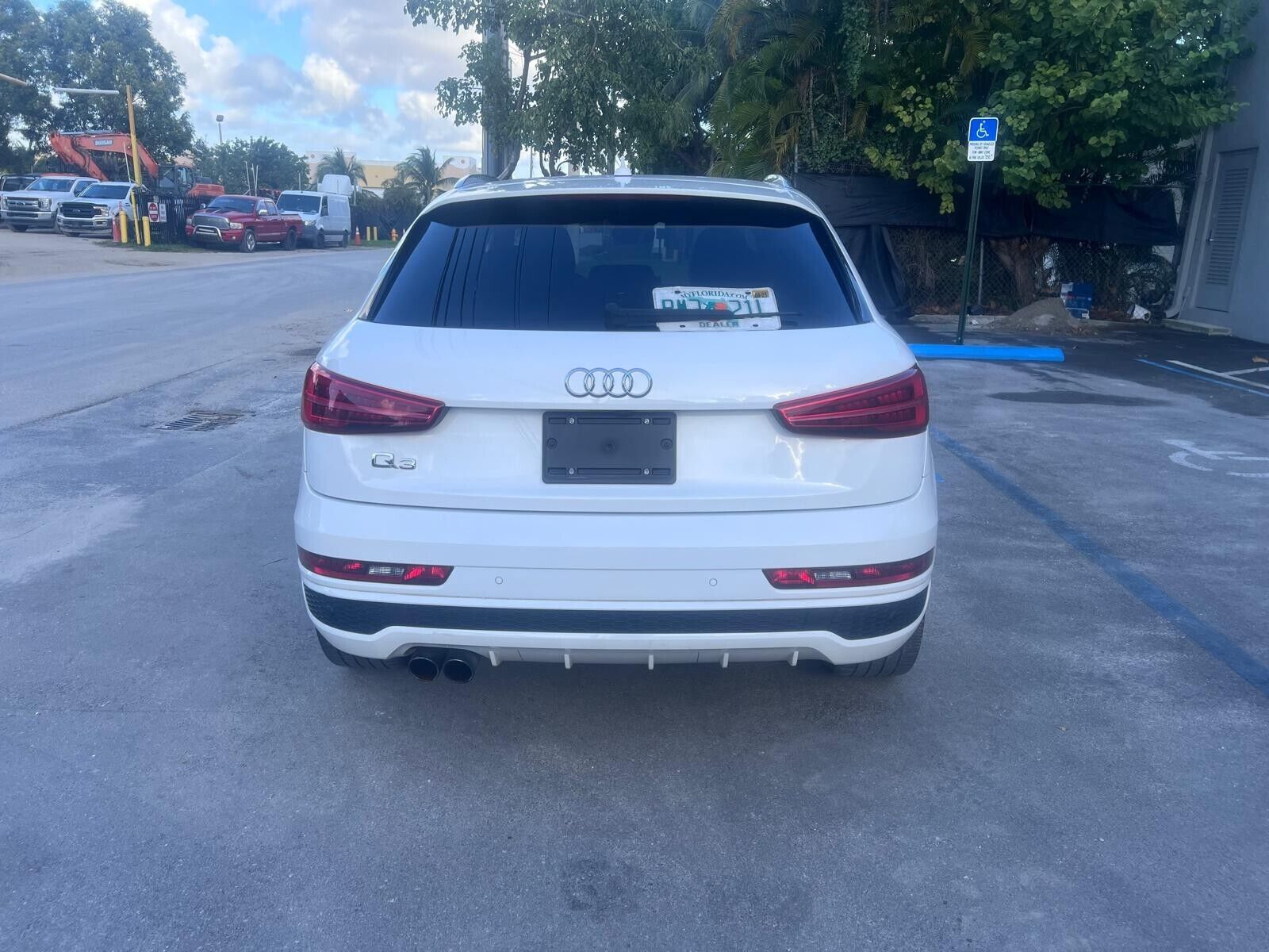 2018 audi q3 * free delivery! * premium trim w/ low miles!